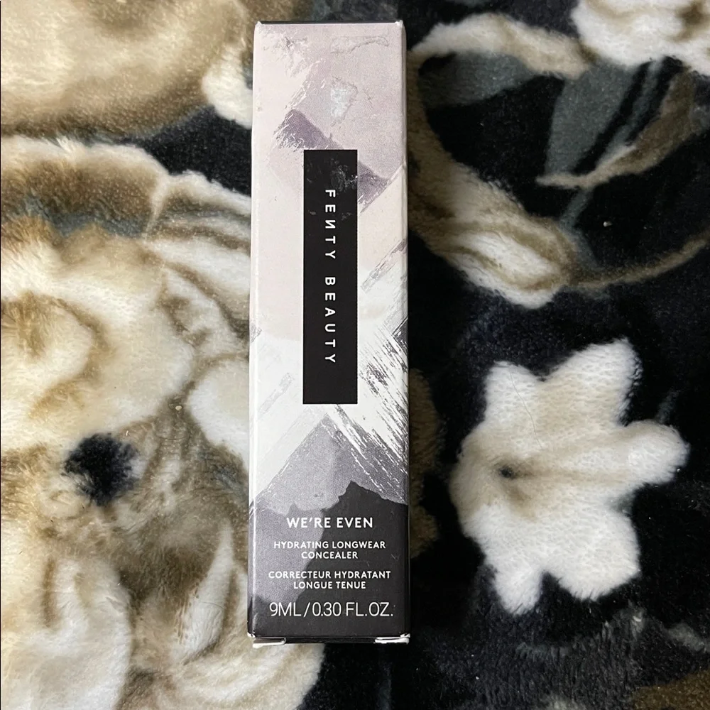 Fenty 430W We're Even Hydrating Longwear Concealer